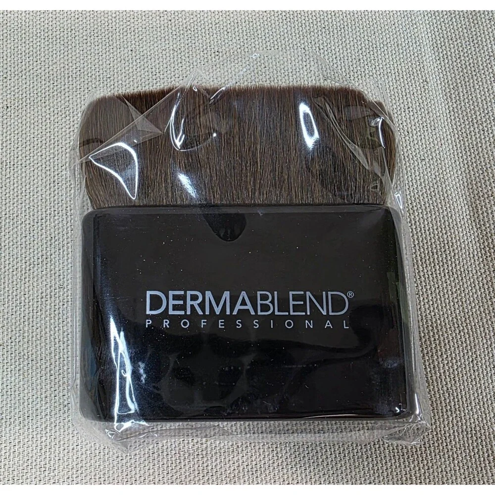 Dermablend Kabuki Body Brush Black Synthetic Fiber Cruelty-Free Lightweight NIB
